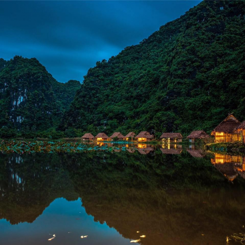 Ninh Binh Valley Homestay có  các bungalow đều được thiết kế bằng những vật liệu gần gũi với thiên nhiên và thân thiện với môi trường như tre, gỗ, mái lá giúp cho không gian mát vào mùa hè và ấm vào mùa đông.