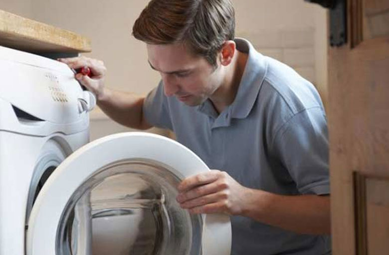 Máy giặt Toshiba không vắt được do nắp máy giặt đóng không chặt